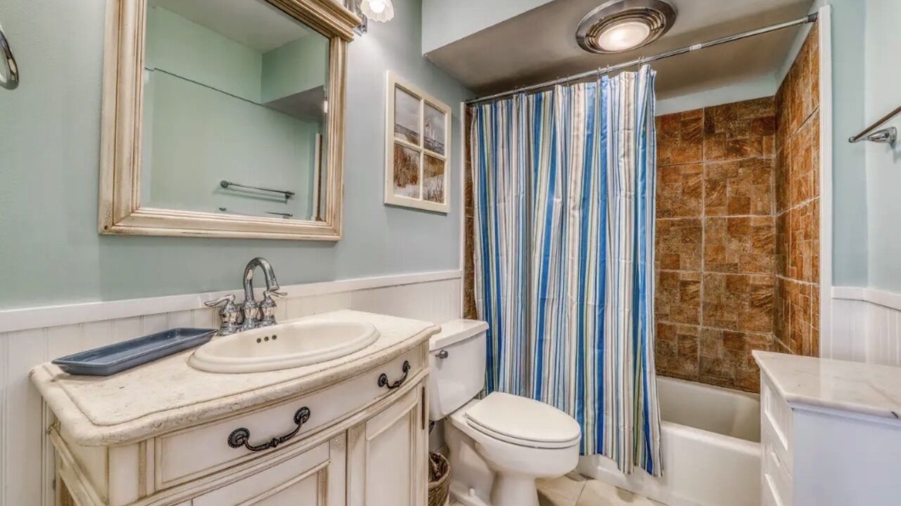 Photo of Bathroom in Harbour Town