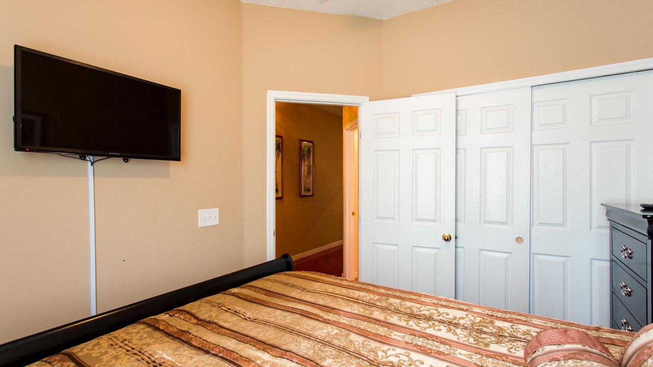 Photo of Bedroom in Crestwynd Bay