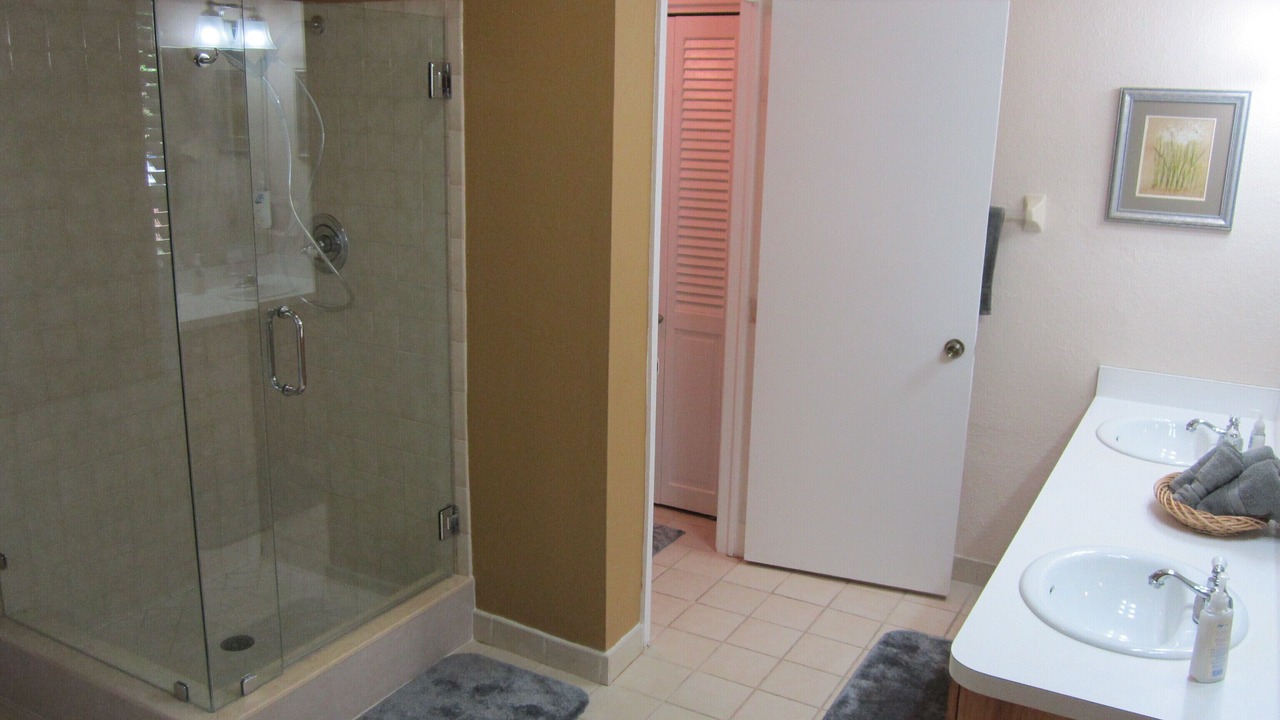 Photo of Bathroom in Lake Magdalene