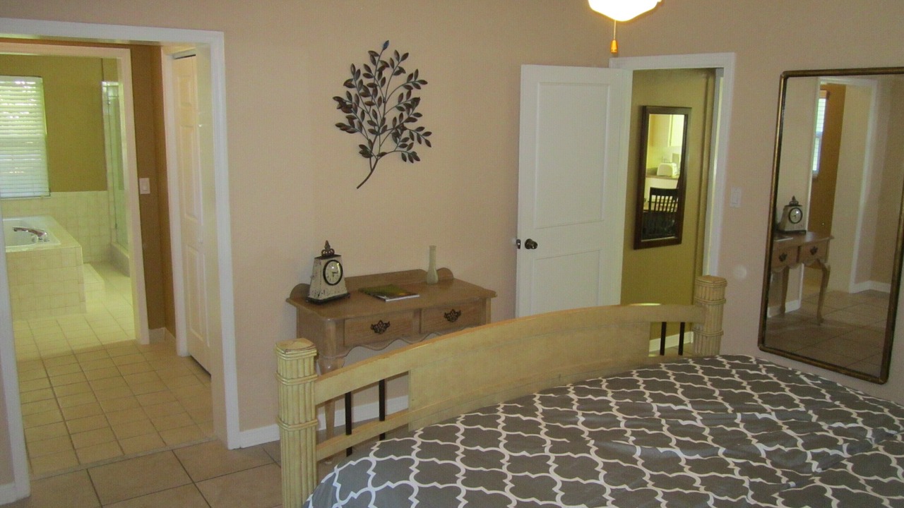Photo of Bedroom in Lake Magdalene