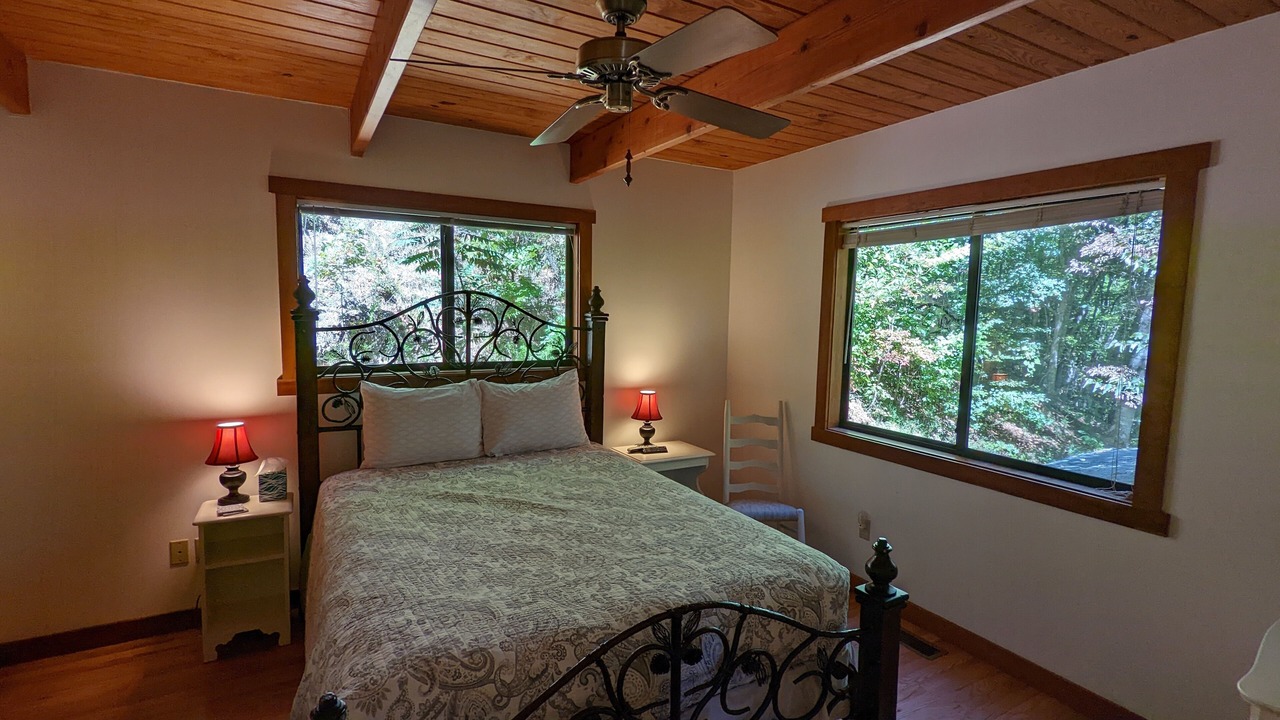 Photo of Bedroom in Bryson City