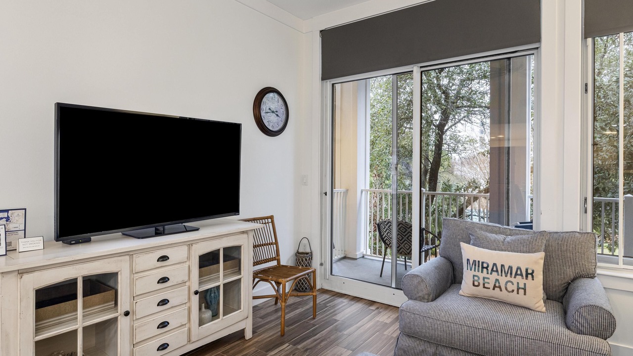 Photo of Livingroom in Baytowne Wharf