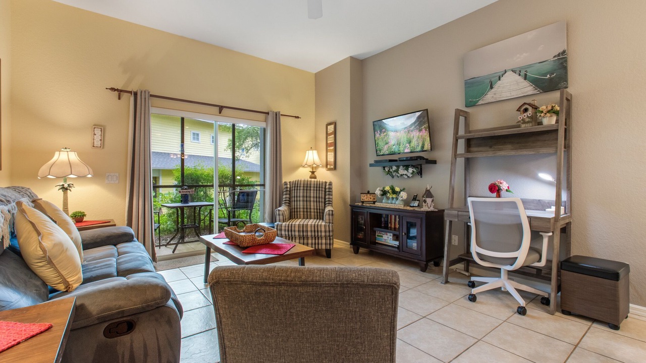Photo of Livingroom in Bahama Bay
