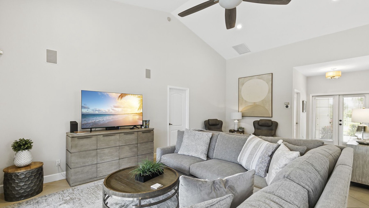 Photo of Livingroom in Falcons Glen