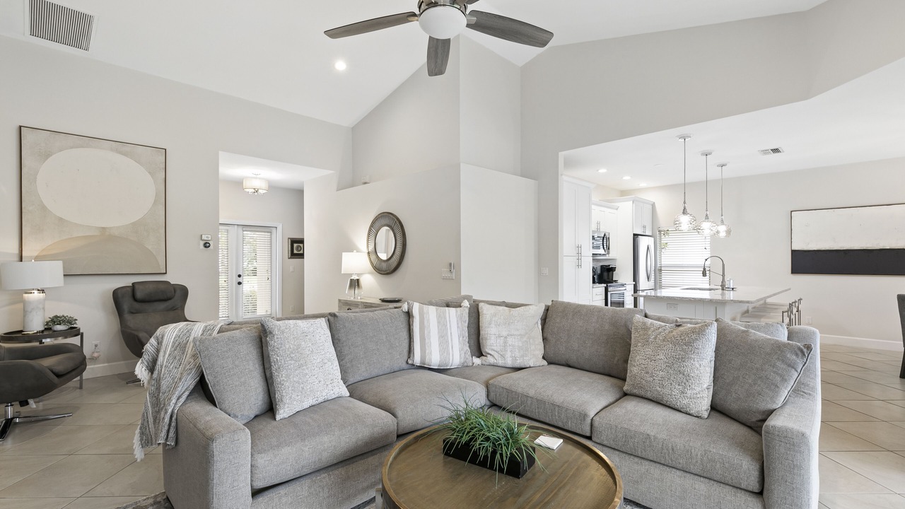 Photo of Livingroom in Falcons Glen