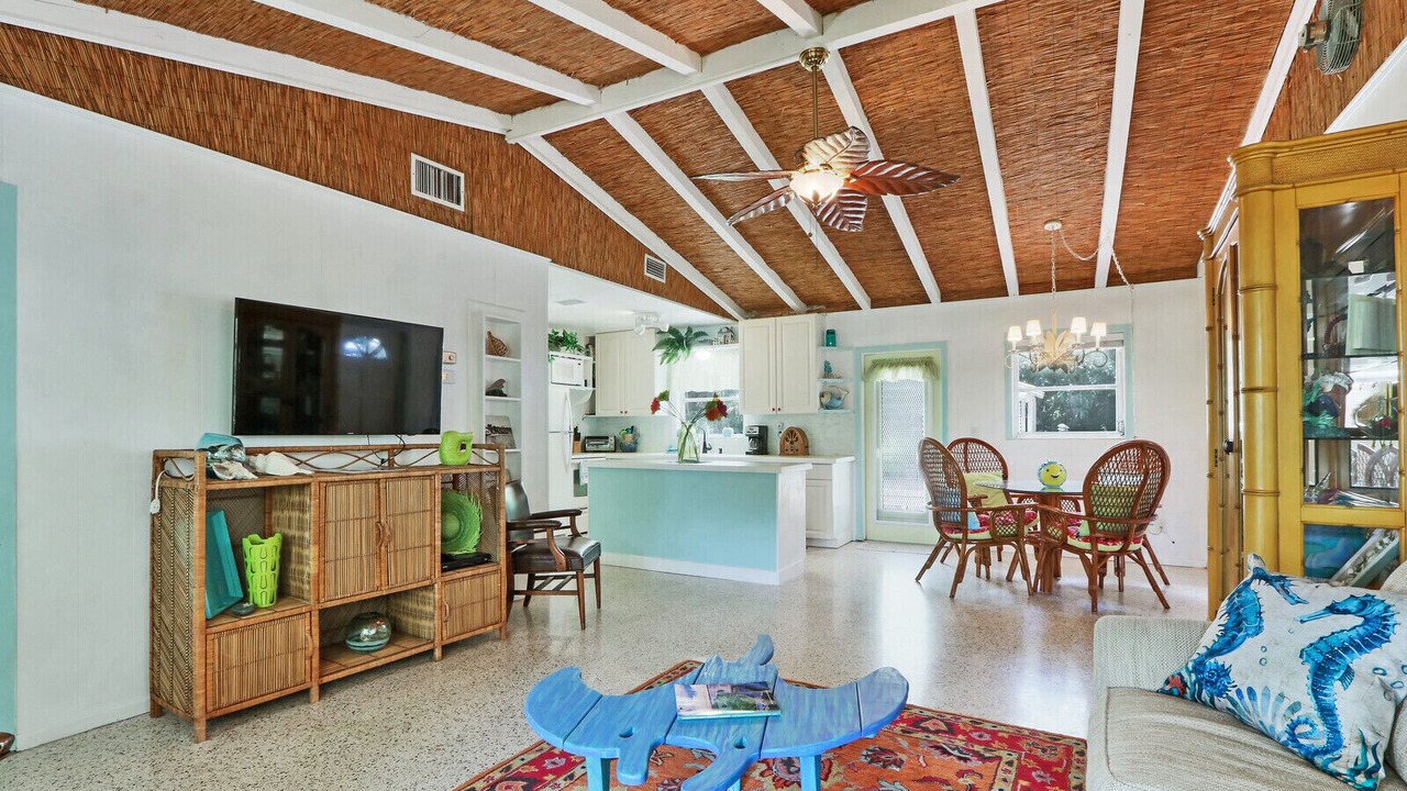 Photo of Livingroom in Jensen Beach