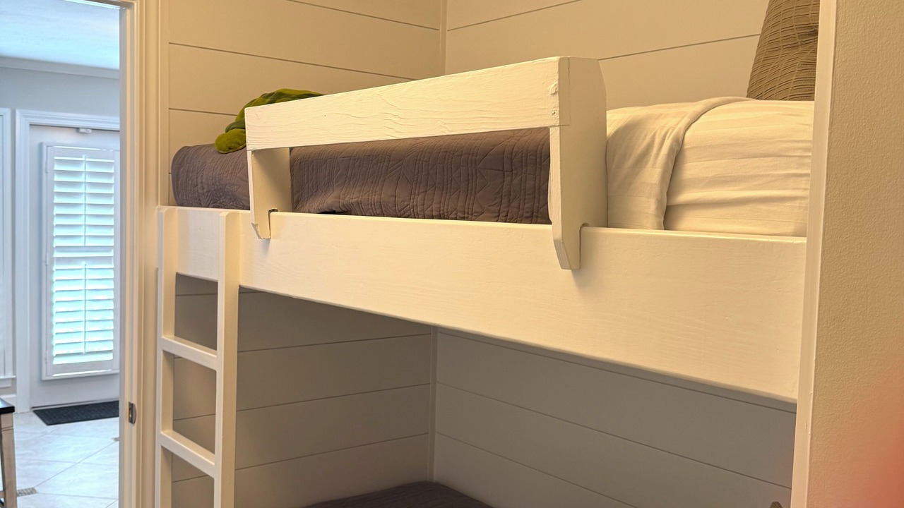 Photo of Bedroom in Crystal Beach