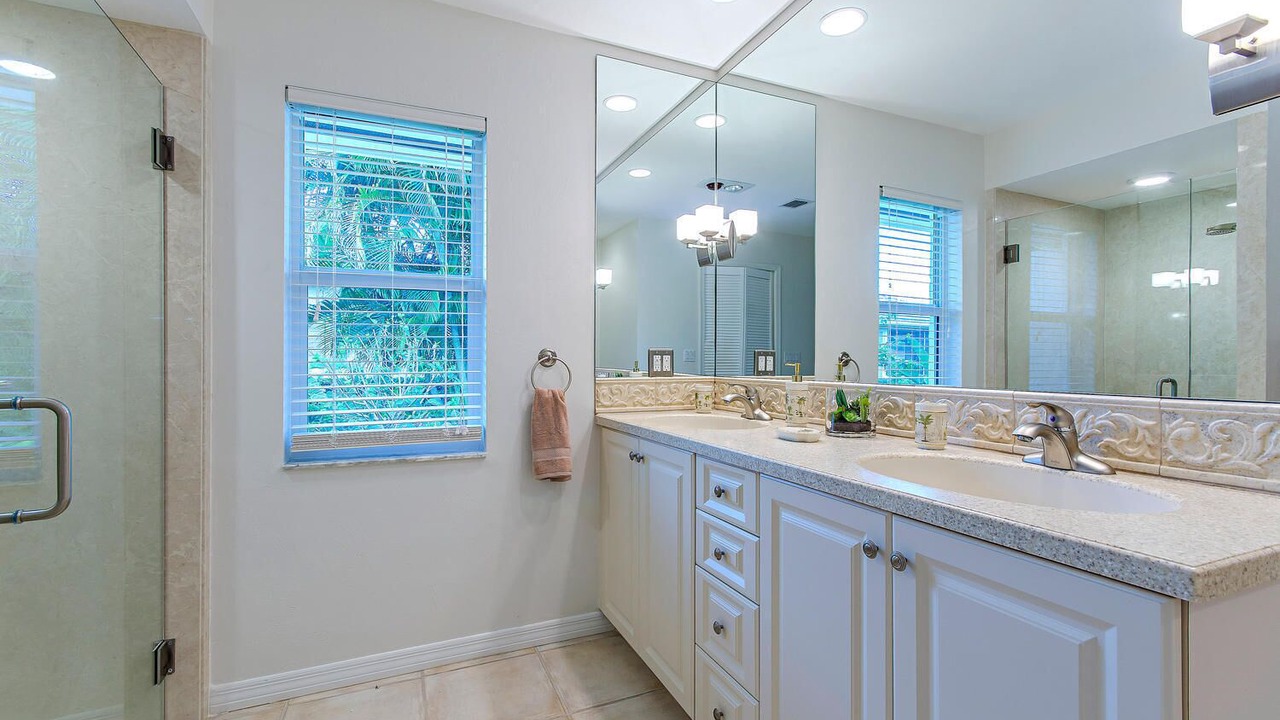 Photo of Bathroom in Park Shore
