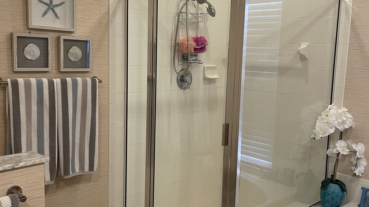 Photo of Bathroom in Imperial Lakewood's