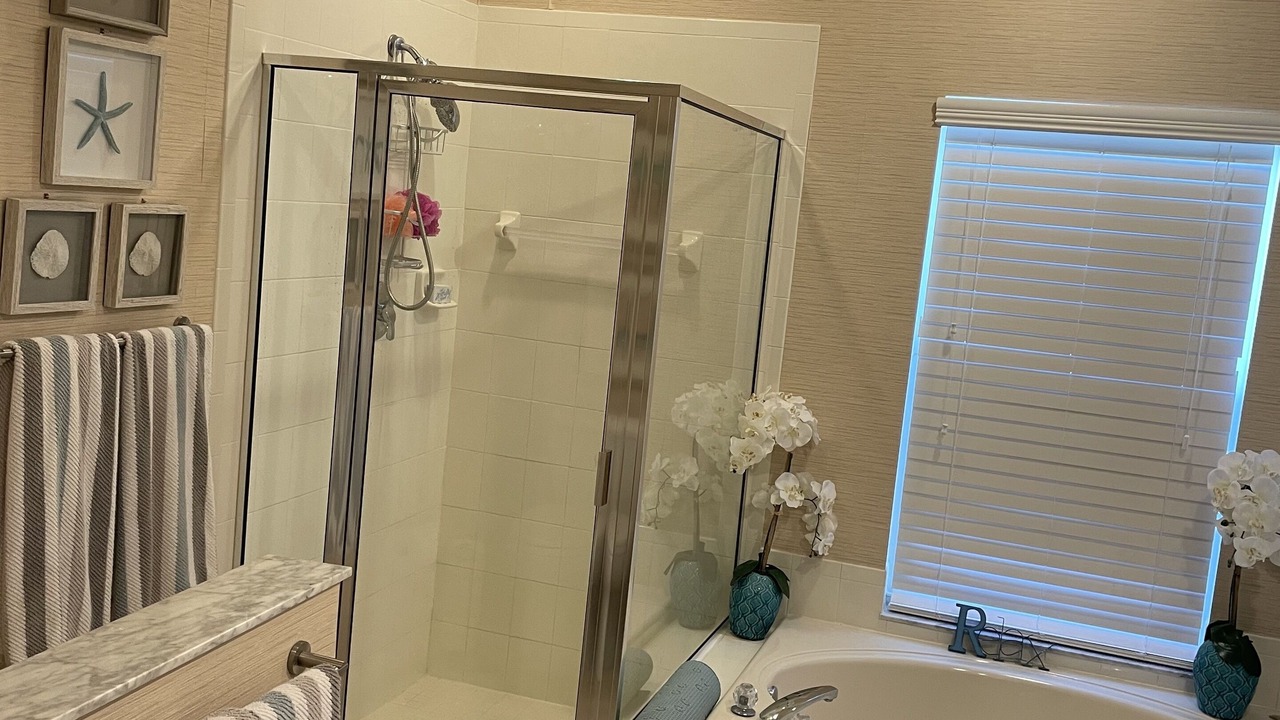Photo of Bathroom in Imperial Lakewood's