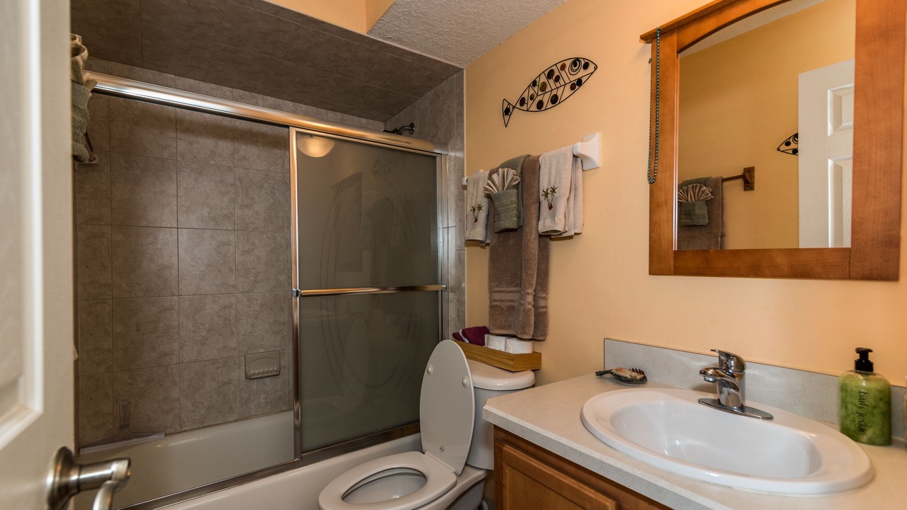 Photo of Bathroom in Surfcrest Village