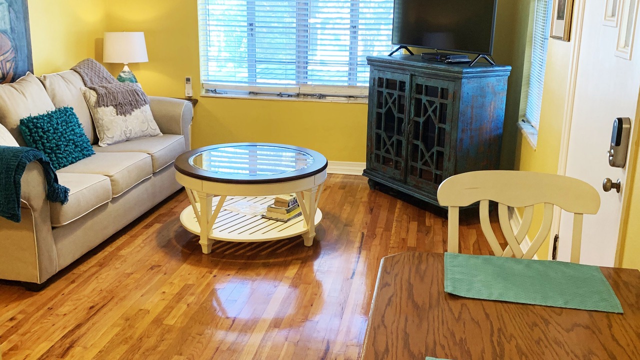 Photo of Livingroom in Historic Hyde Park North