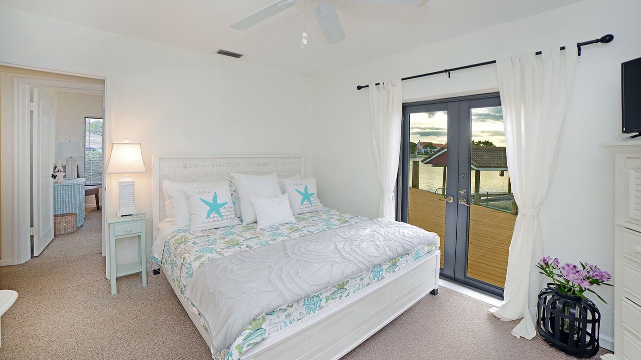 Photo of Bedroom in Lake Ida Shores