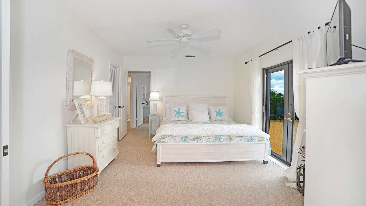 Photo of Bedroom in Lake Ida Shores