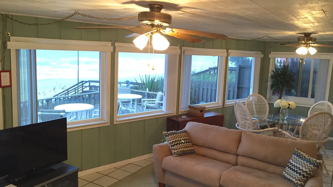 Photo of Livingroom in Wilbur-By-The-Sea