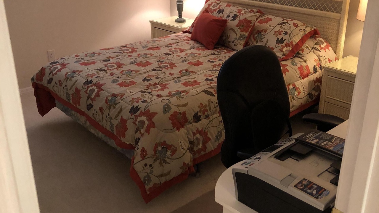 Photo of Bedroom in Gulf Gate Estates