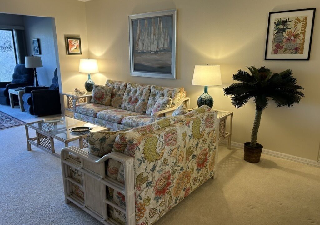 Photo of Livingroom in Gulf Gate Estates