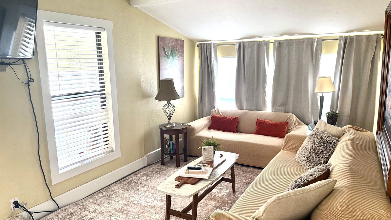 Photo of Livingroom in Historic Uptown