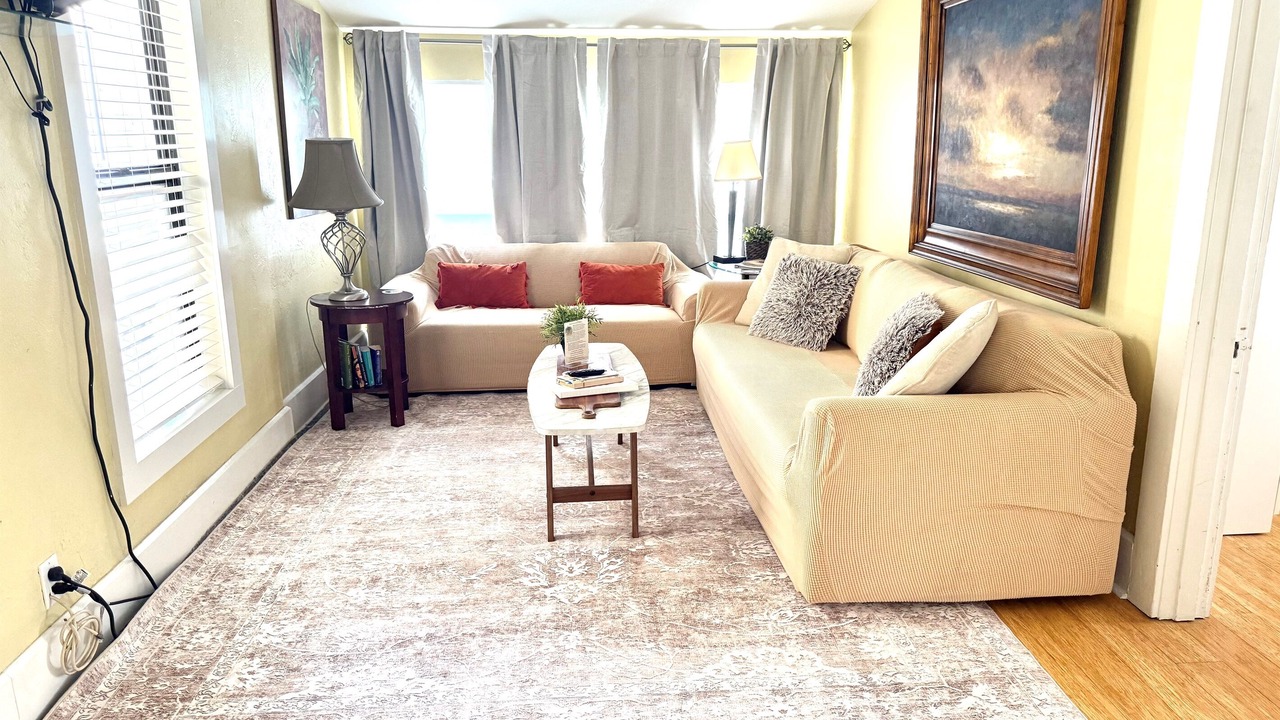 Photo of Livingroom in Historic Uptown