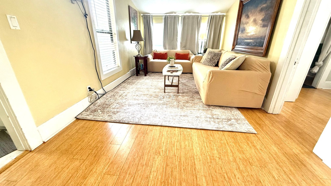 Photo of Livingroom in Historic Uptown