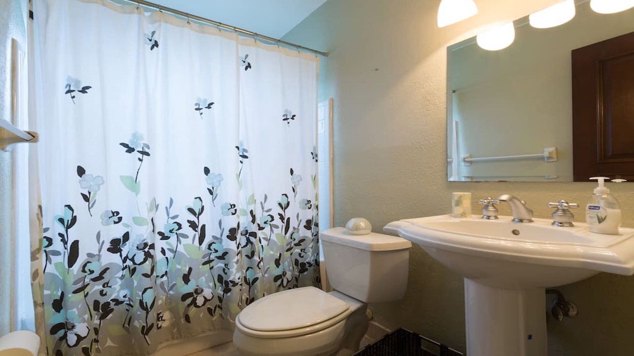 Photo of Bathroom in Sunset
