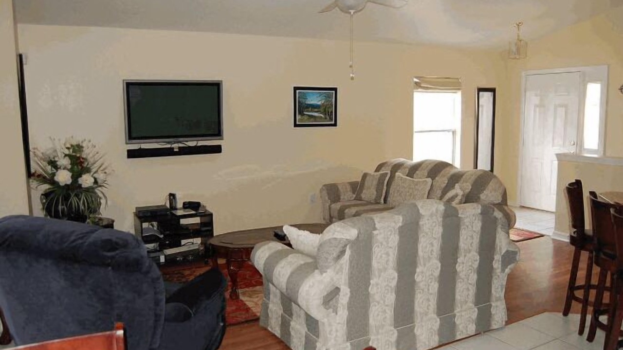 Photo of Livingroom in Westbury