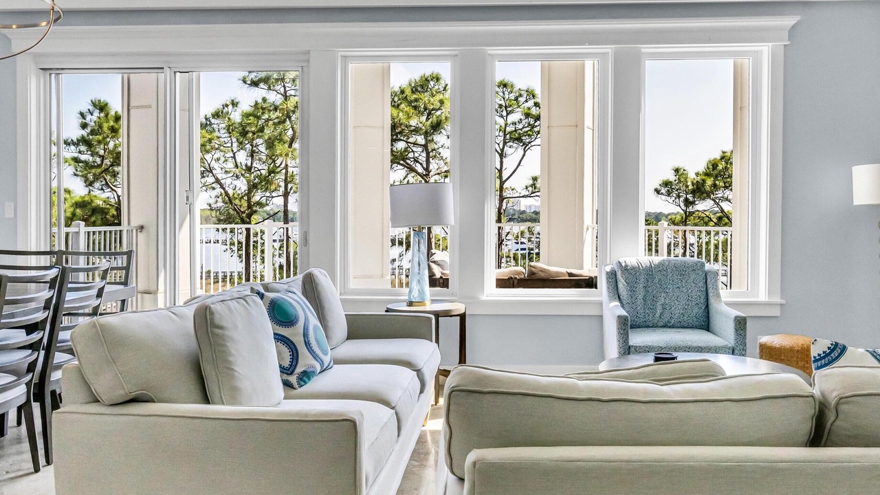 Photo of Livingroom in Baytowne Wharf