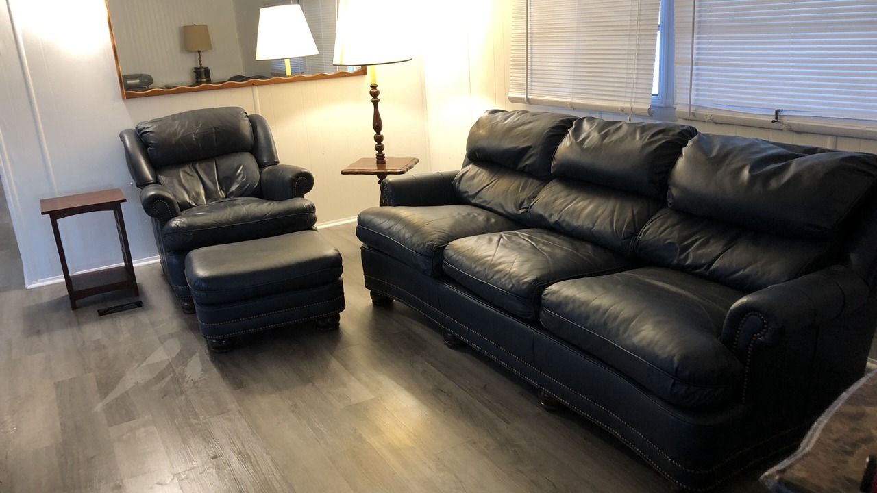 Photo of Livingroom in Signal Cove