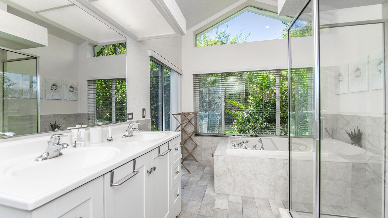 Photo of Bathroom in Groveland