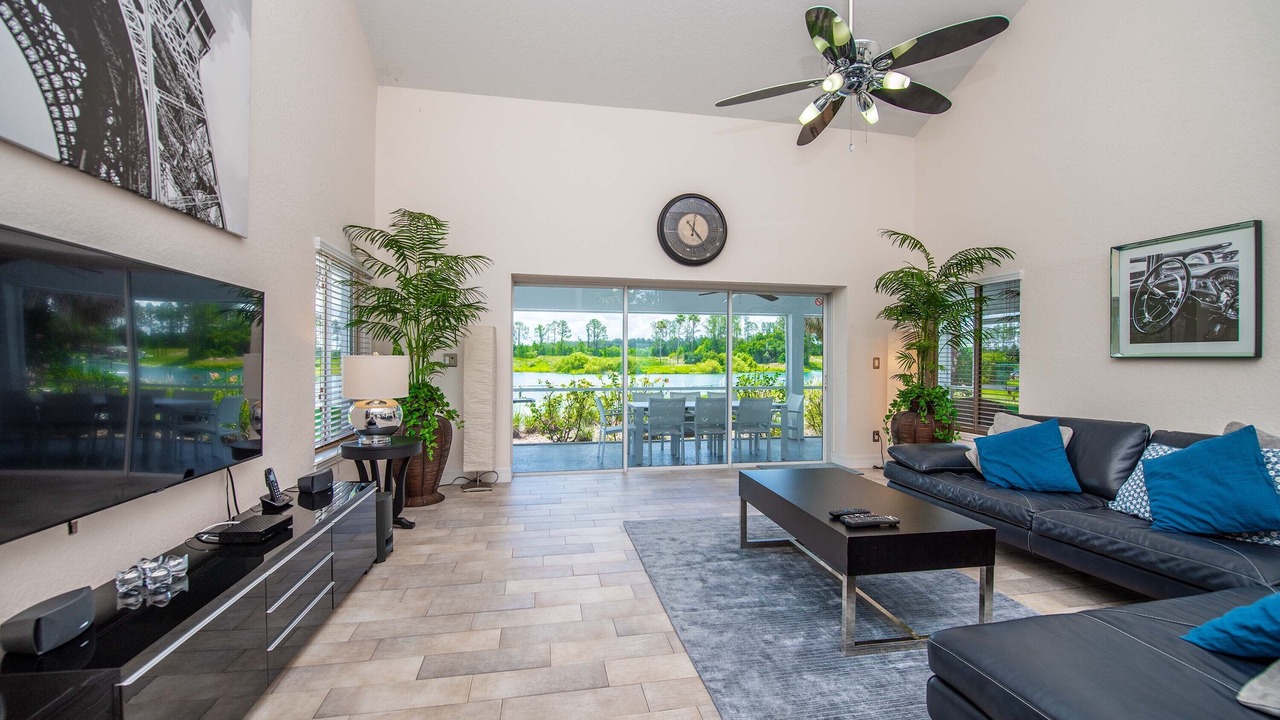 Photo of Livingroom in Groveland