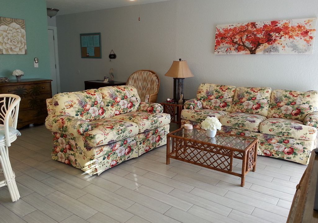 Photo of Livingroom in Gulf Gate Estates