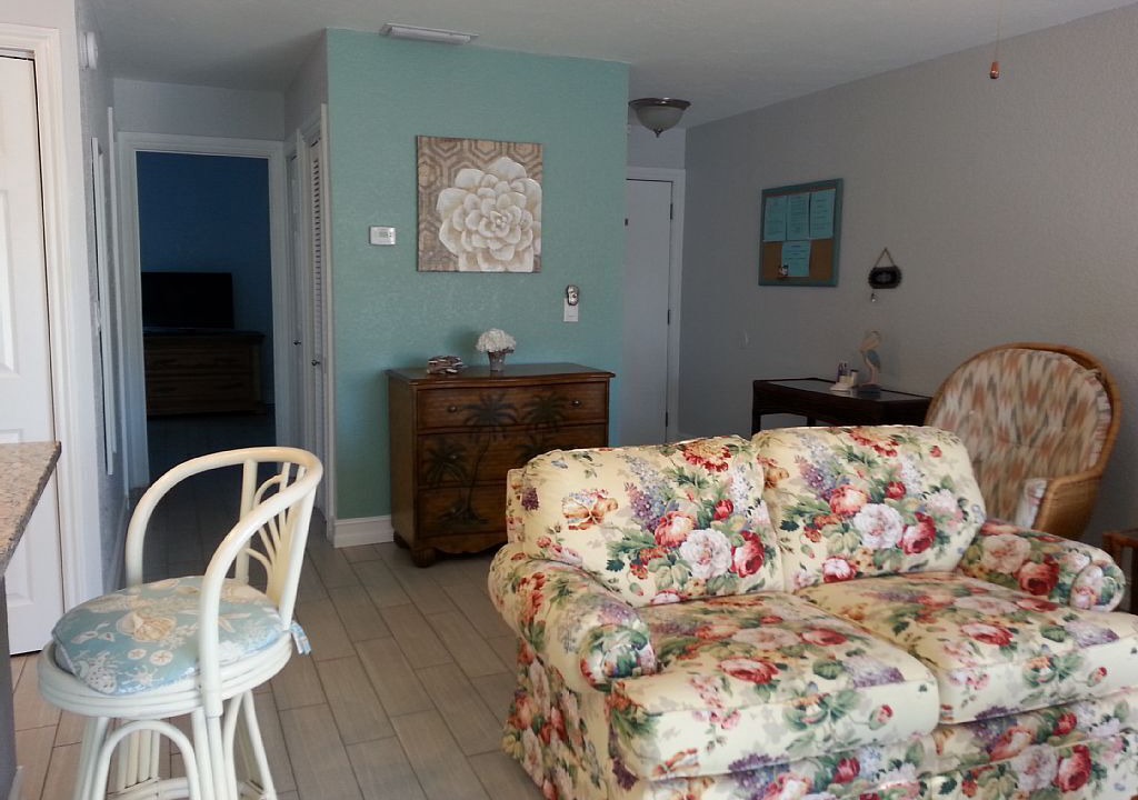 Photo of Livingroom in Gulf Gate Estates