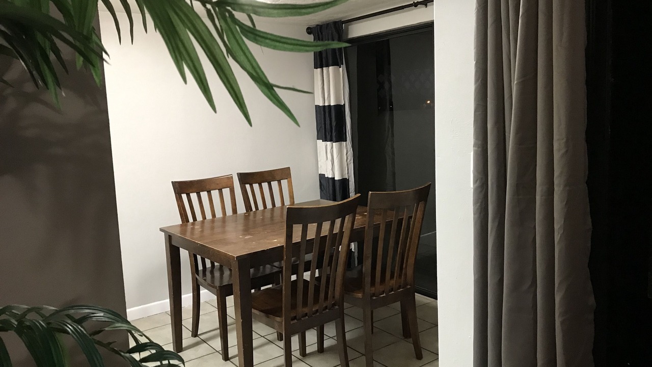 Photo of Bedroom in Ludlam