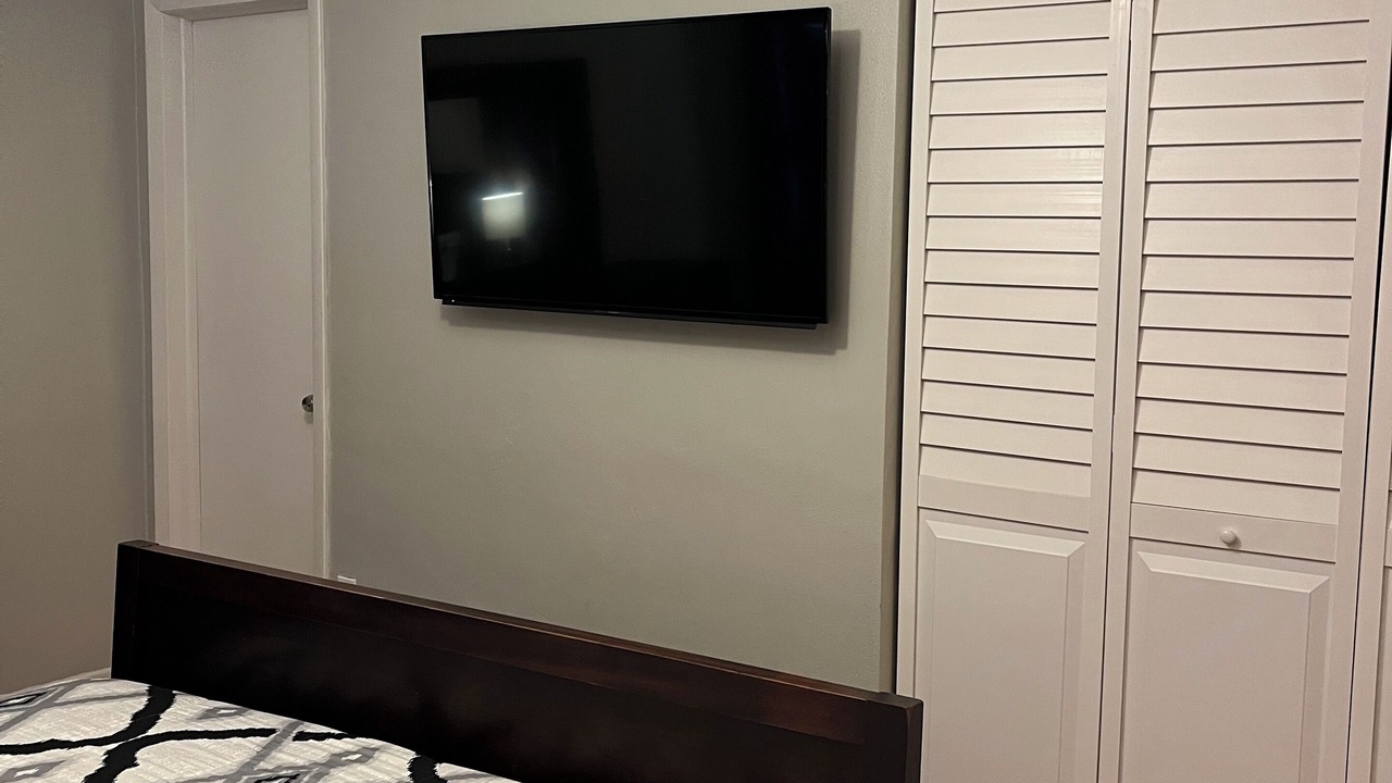 Photo of Bedroom in Ludlam