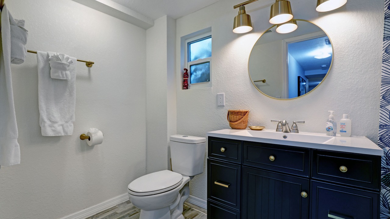 Photo of Bathroom in Mid Island