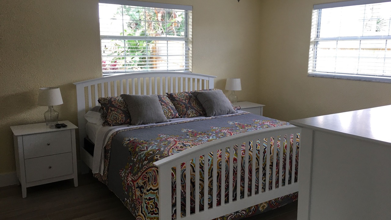 Photo of Bedroom in Knollwood Beach
