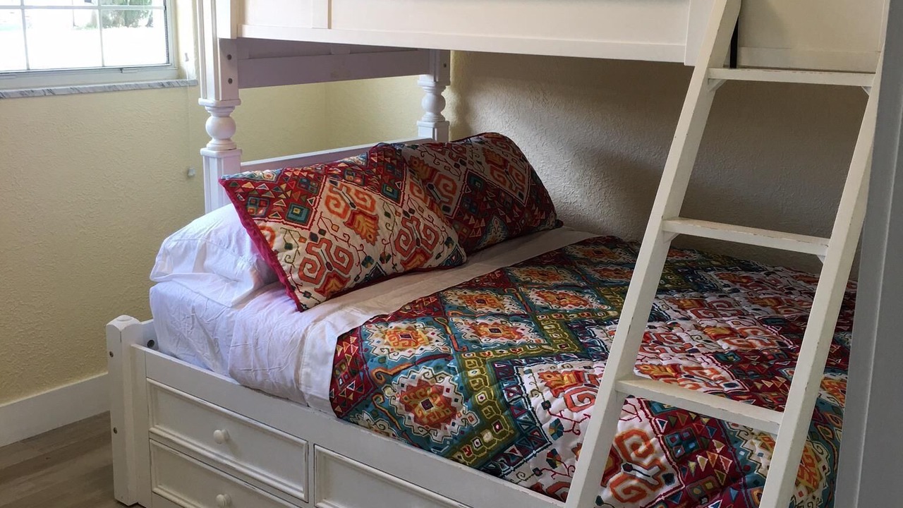 Photo of Bedroom in Knollwood Beach