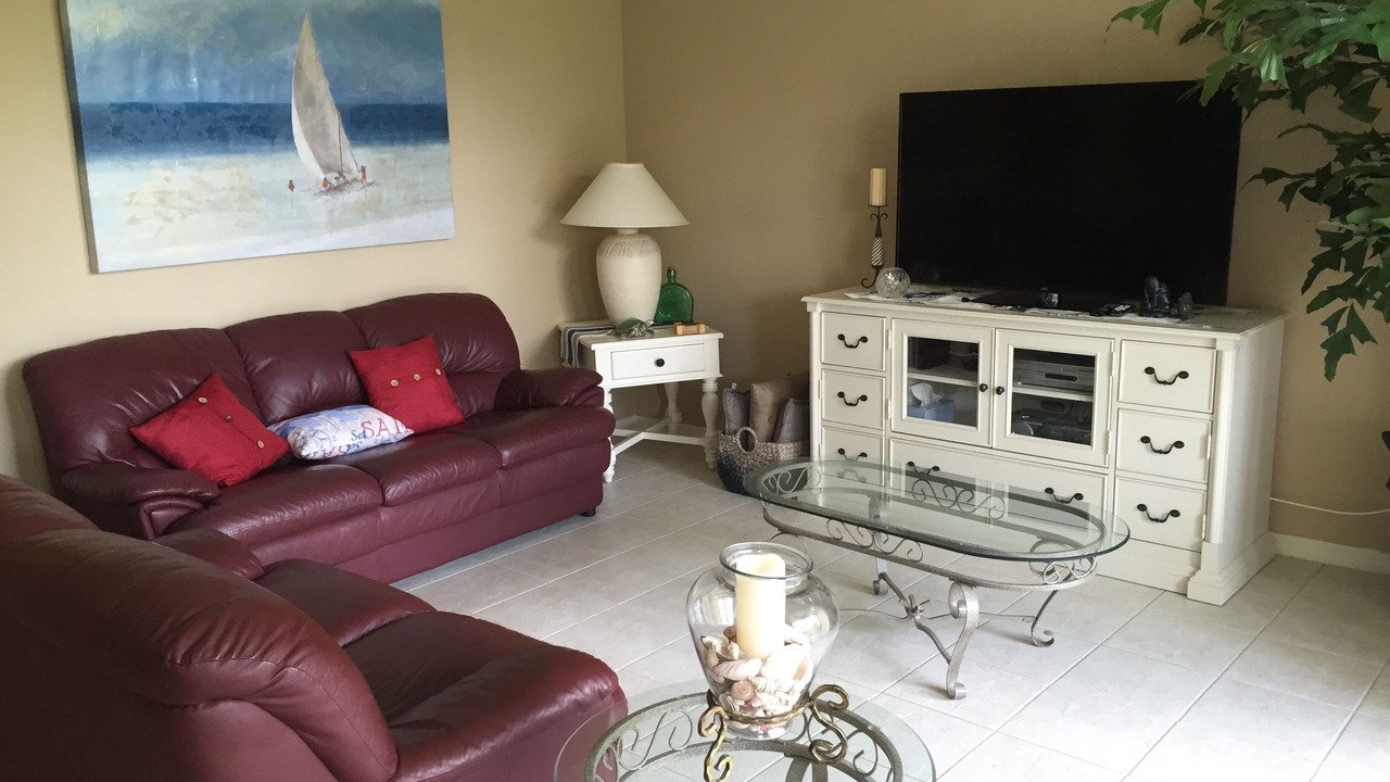 Photo of Livingroom in Stoneybrook