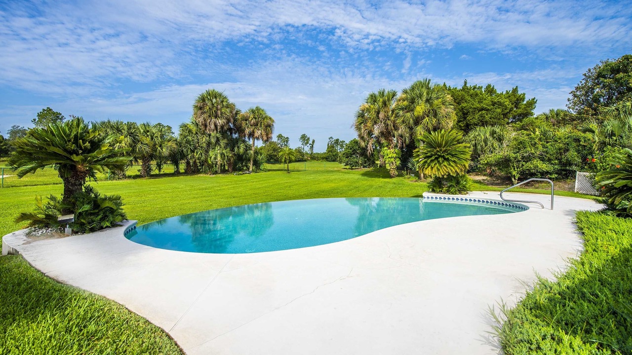 Photo of Outdoor in Groveland