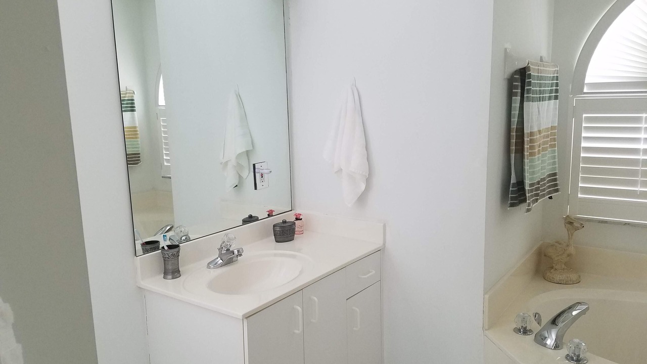 Photo of Bathroom in Crown Pointe