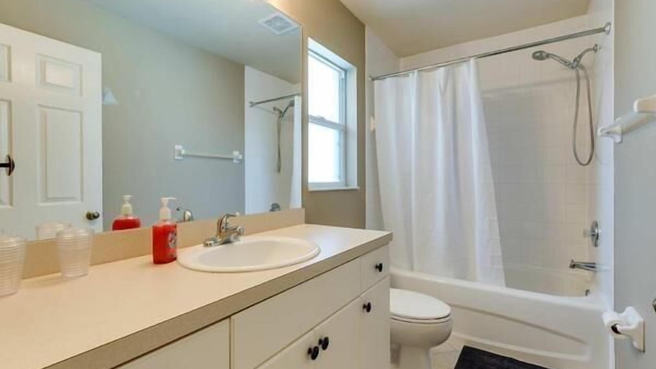 Photo of Bathroom in Trafalgar