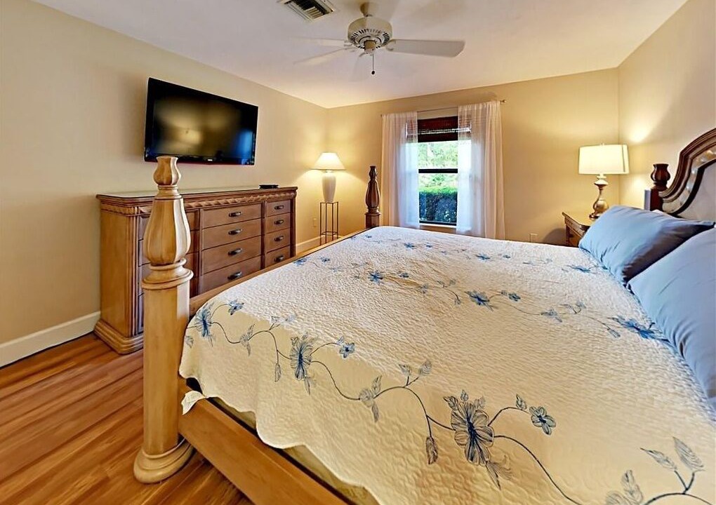 Photo of Bedroom in Park Shore