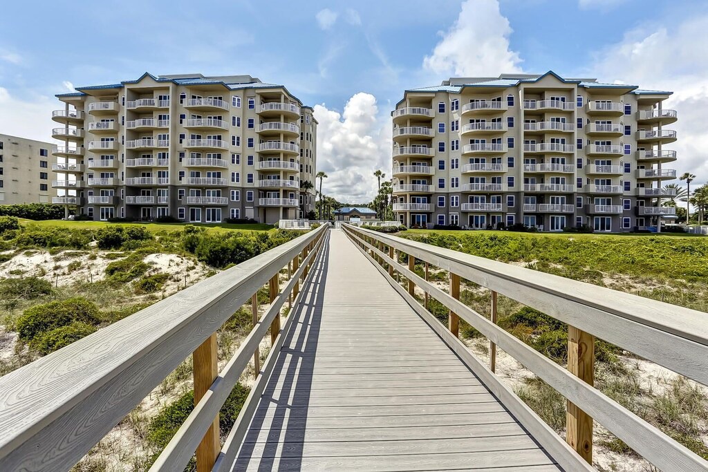 Photo of Buildings in Amelia City