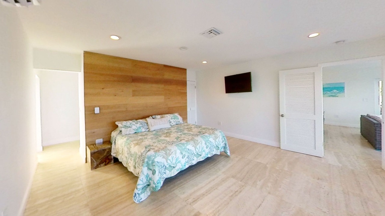 Photo of Bedroom in Tropical Bay Estates