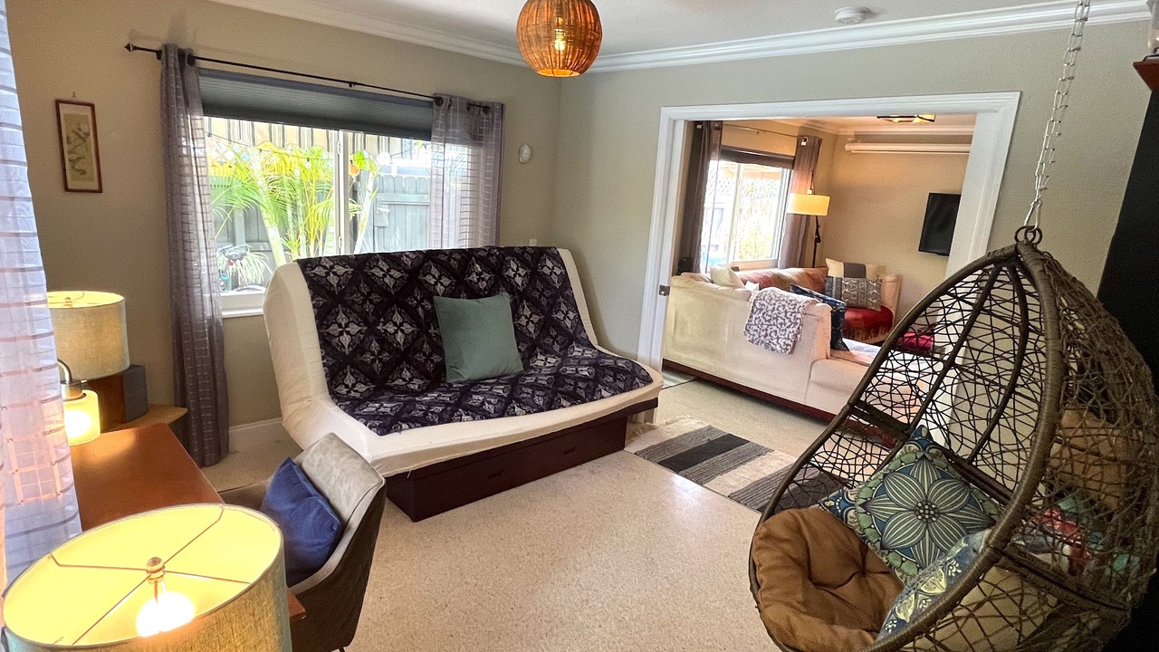 Photo of Livingroom in Central Oakland Park