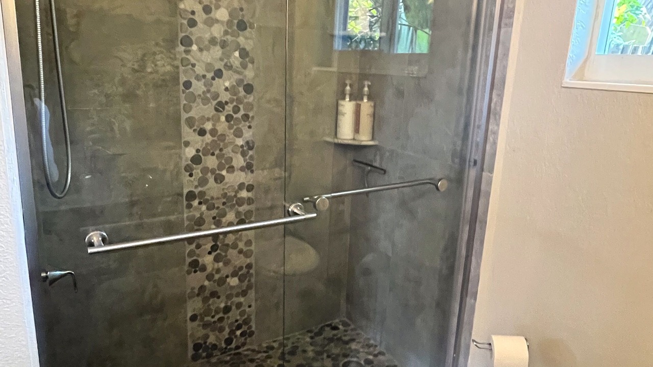 Photo of Bathroom in Central Oakland Park