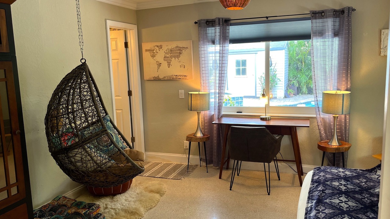 Photo of Bedroom in Central Oakland Park