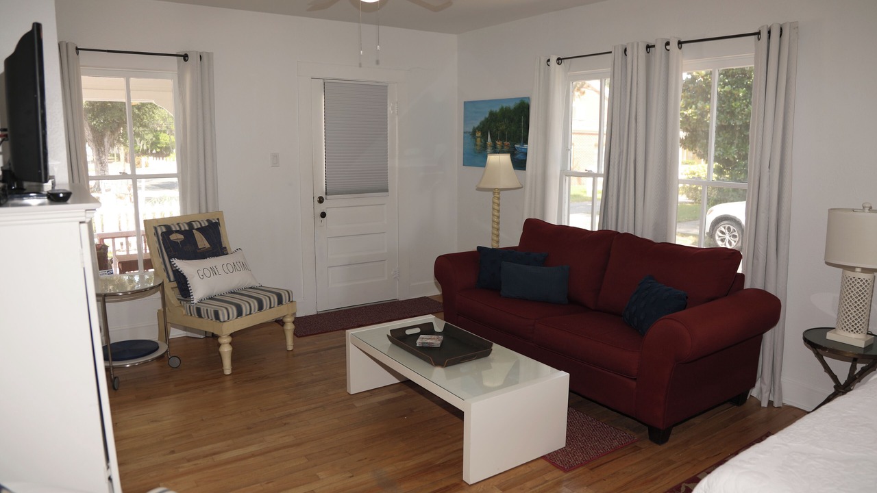 Photo of Livingroom in Historic District