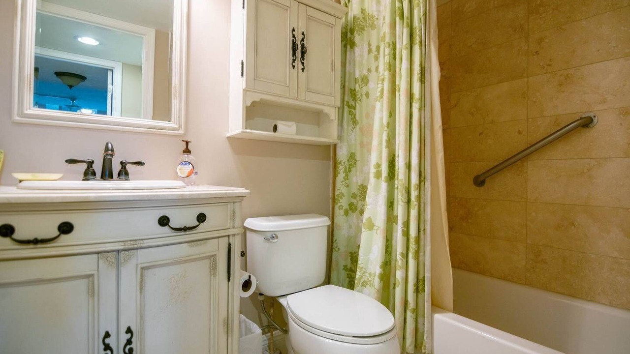 Photo of Bathroom in Vanderbilt Beach