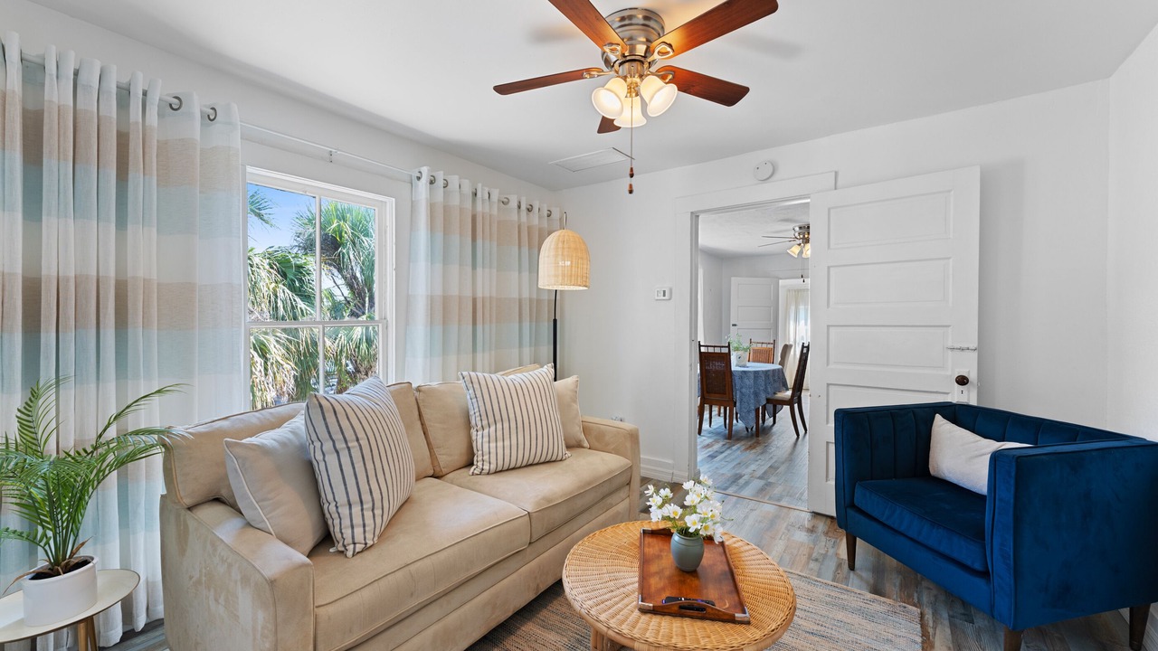 Photo of Livingroom in Historic District